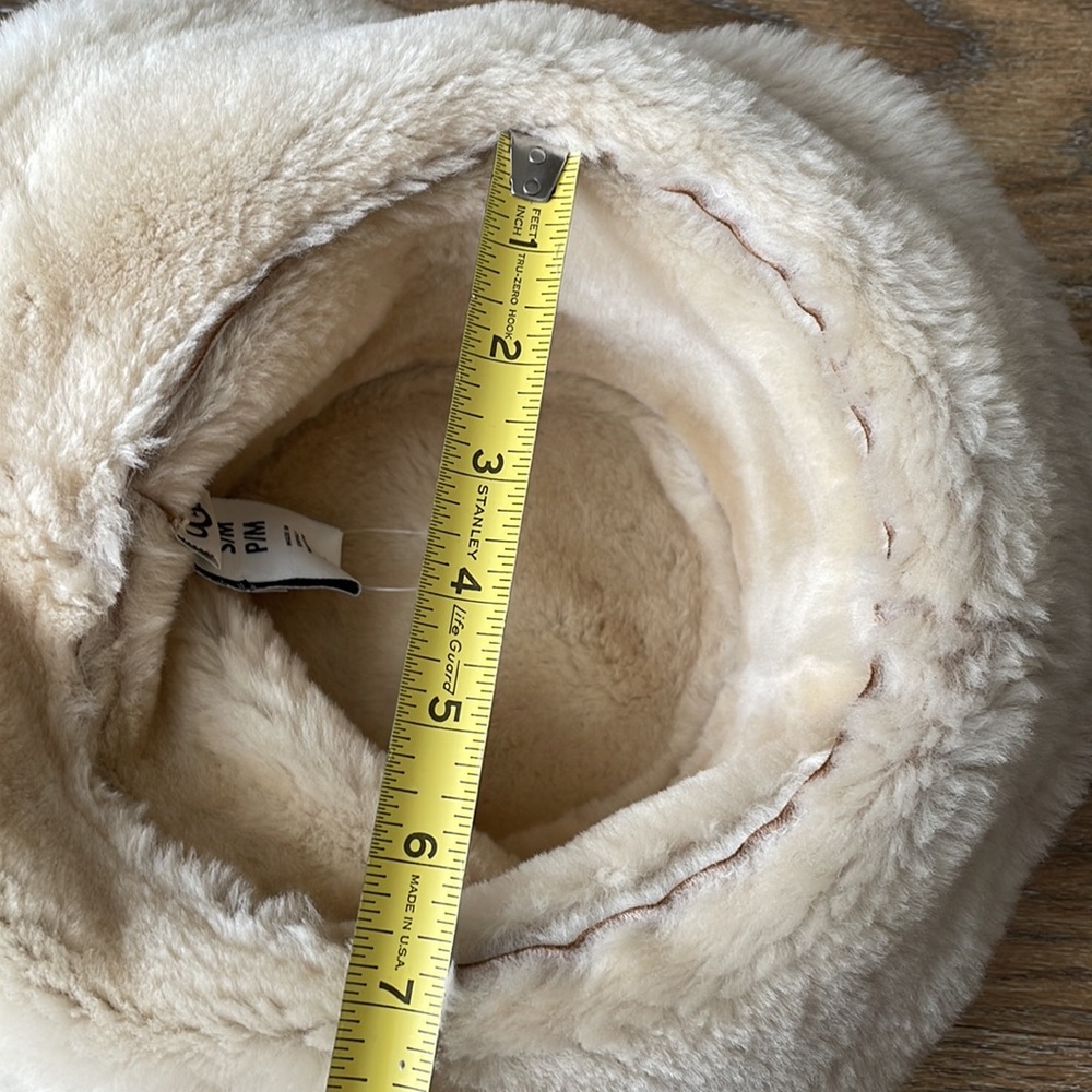 UGG Shearling Bucket Winter Hat NWOT - Picture 8 of 9